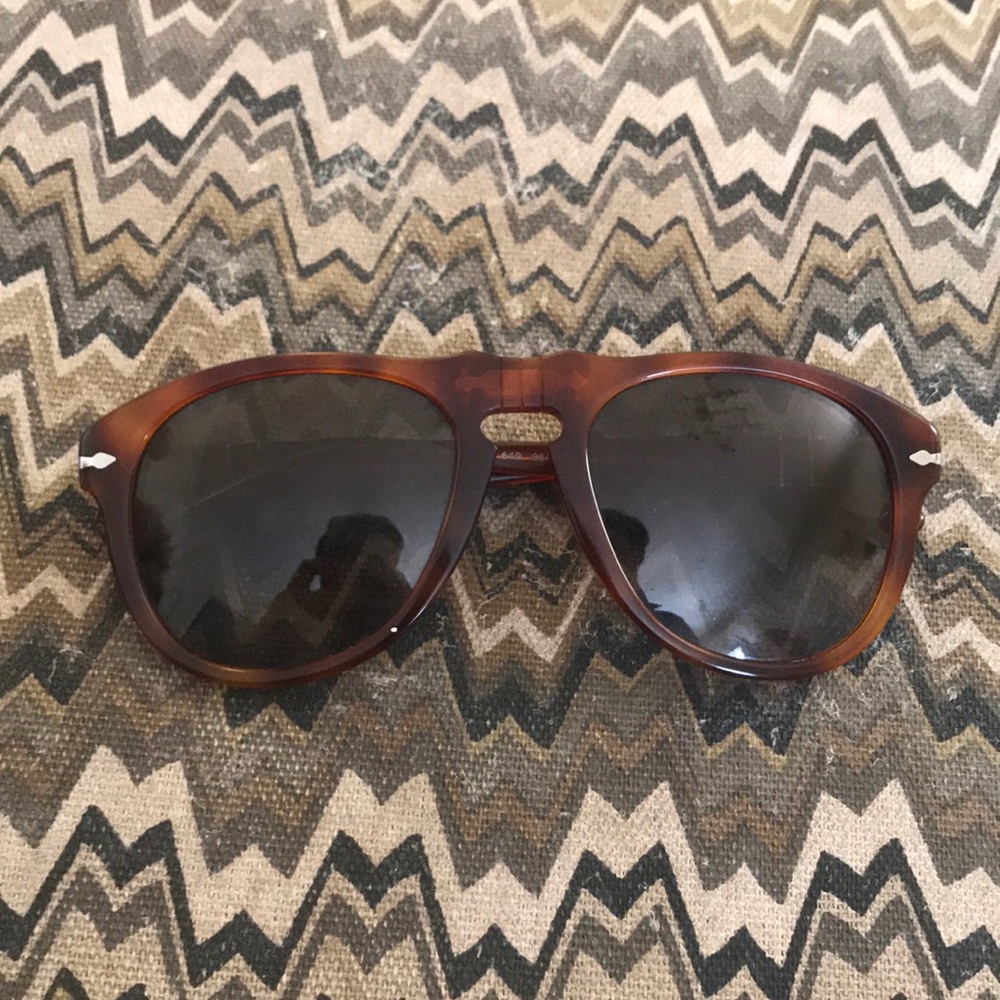 Polarized persols
